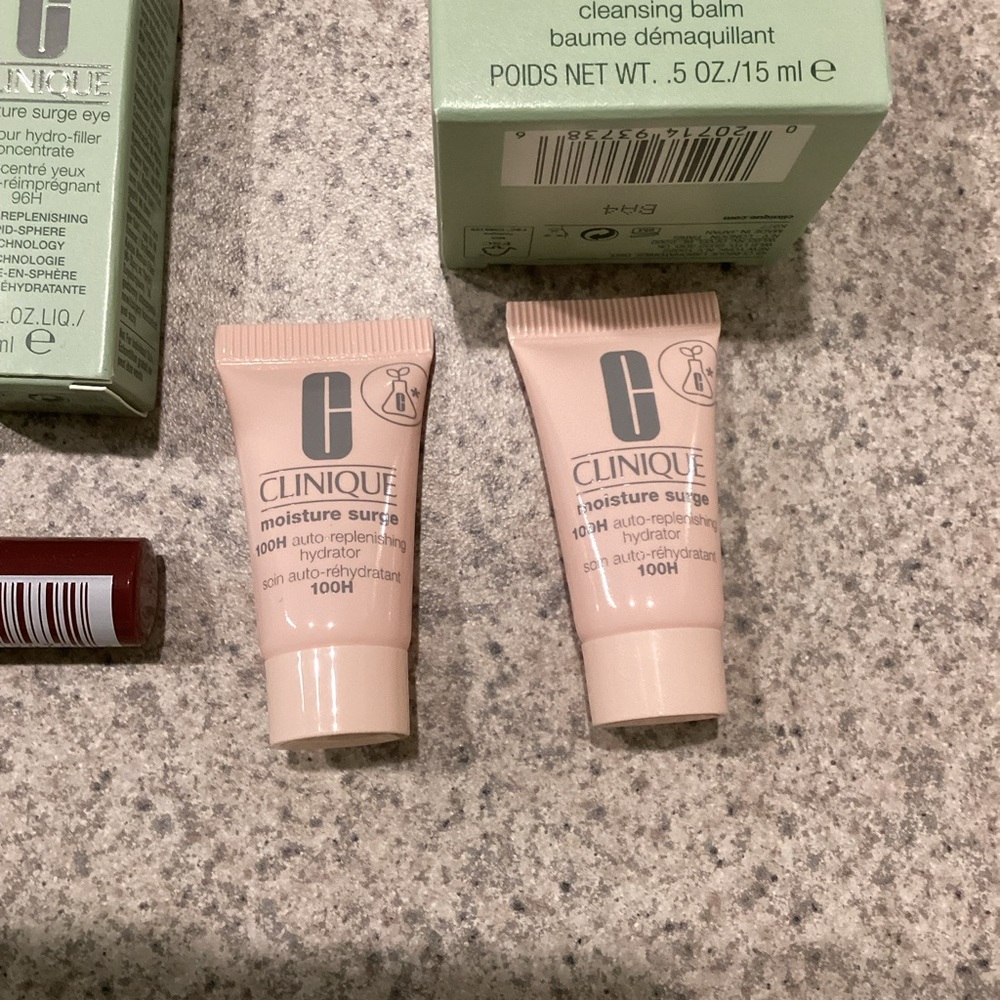 Clinique Sample Bundle - Picture 4 of 7